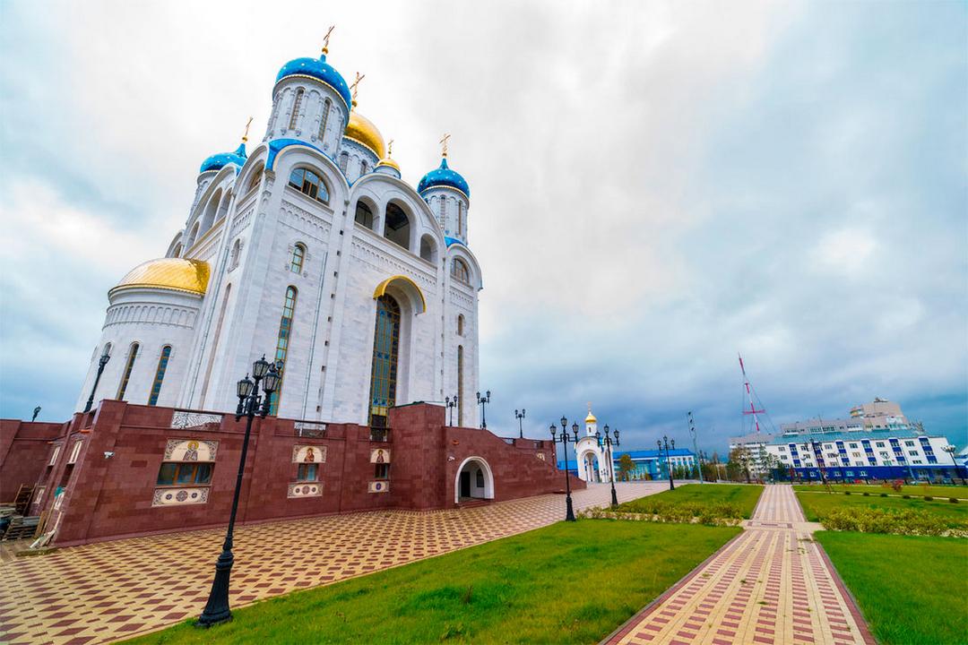 Храм южно сахалинск. Храм Рождества Христова Южно-Сахалинск. Кафедральный собор Южно-Сахалинск. Кафедральный собор Рождества Христова в Южно-Сахалинске. Рождественский собор Южно-Сахалинск.